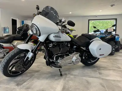 Love the look of this Harley. What makes it unique it's 4 bikes in one. The standard setup has a bik...