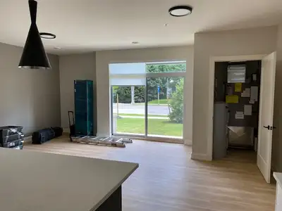 Upscale suites - must see photos - Top floor unit.