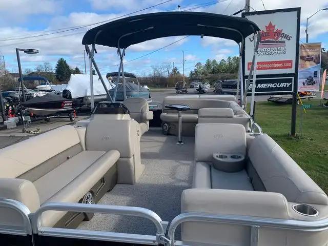 2019 Avalon Venture w/50HP Yamaha includes trailer! in Sport Touring in Sault Ste. Marie - Image 13