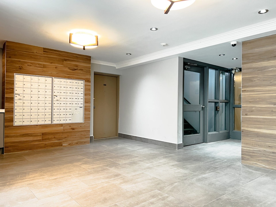 Parkdale Studio (Bachelor) Apartment for Rent - 75 Spencer Avenu 2