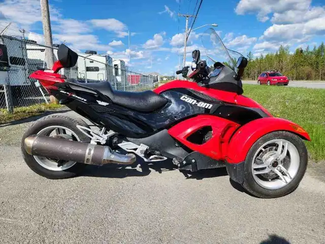 2009 CAN-AM Spyder SE 1000 in Street, Cruisers & Choppers in Thetford Mines - Image 4