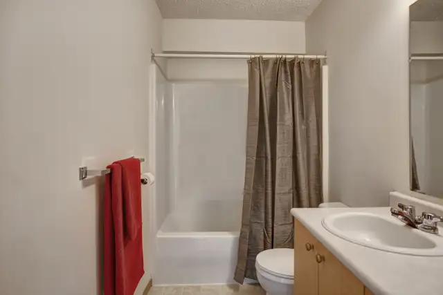 2 Bed x 1 Bath Apartment for Rent on Leila Avenue | $1505.00 in Long Term Rentals in Winnipeg - Image 7