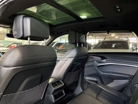 FULLY ELECTRIC, FEATURING : MASSAGE SEATS, QUATTRO AWD, DIGITAL GAUGE CLUSTER NAVIGATION DISPLAY, MU... (image 5)