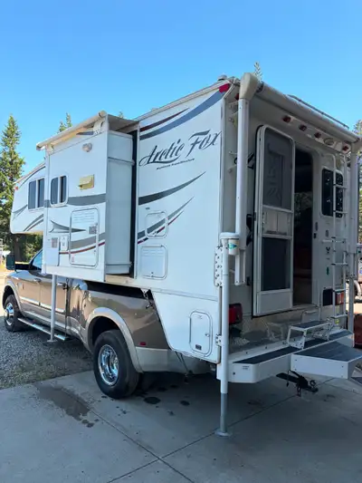 2013 arctic fox 922, dual slides ,a/c cummins gen set. full load. imaculate cond', one owner. garage...