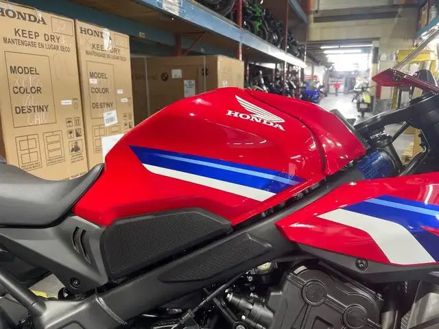 2025 Honda CBR650R in Street, Cruisers & Choppers in Calgary - Image 5