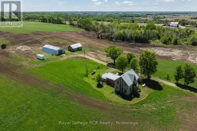 Discover the charm of country living with this unique property offering just over 2.5 acres, featuri...