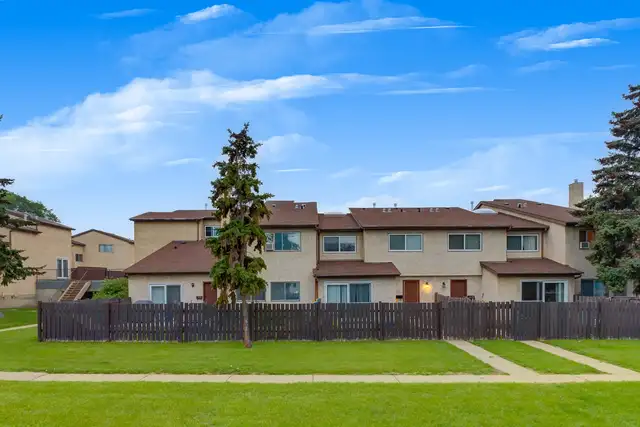 Recently renovated townhomes in NW Edmonton | Enjoy the playgrou in Long Term Rentals in Edmonton - Image 4