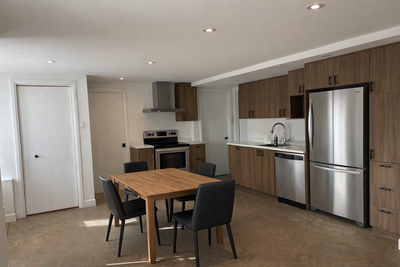 418-655-8281 À voir au 5344 Avenue Royale à Boischatel, superbe 5 1/2 rénové situé rez de chaussé d'...