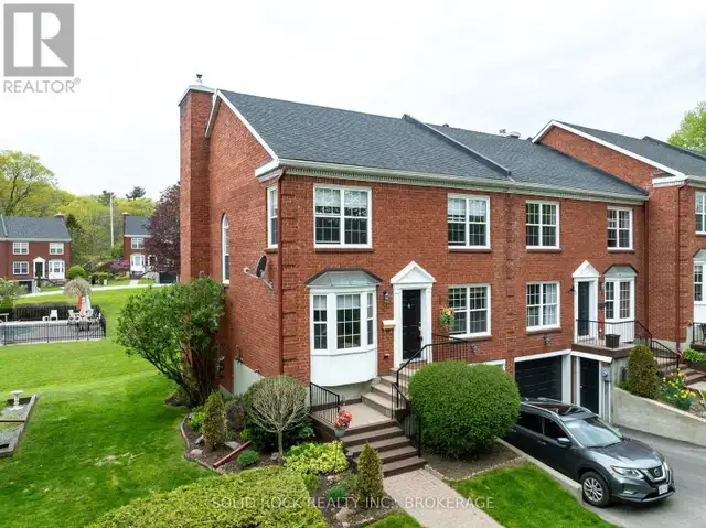 4 COUNTRY CLUB PLACE Brockville, Ontario628643866071051226