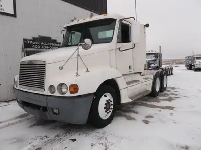 330hp Cummins ISM Engine, 10sp Standard Meritor Transmission, Air Suspension, Air Brakes, Air Seat,...