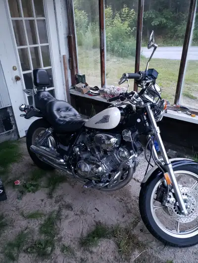 1996 yamaha virago 1100 runs good starts good saddle bags cobra exhaust. Should only need front tire...
