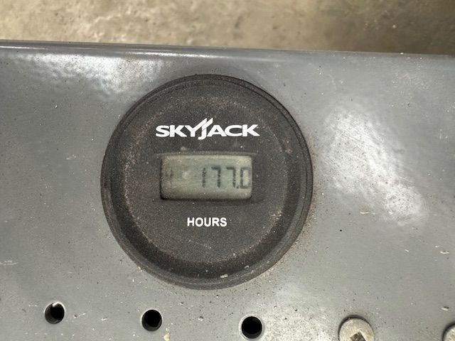 2017 Skyjack SJ3219 Electric Scissor Lift in Heavy Equipment in Hamilton - Image 17