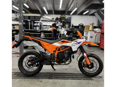 2026 KTM 390 SMC R KTM 390 SMC R 2026 Les photos peuvent être à titre indicatif et sans inscription....