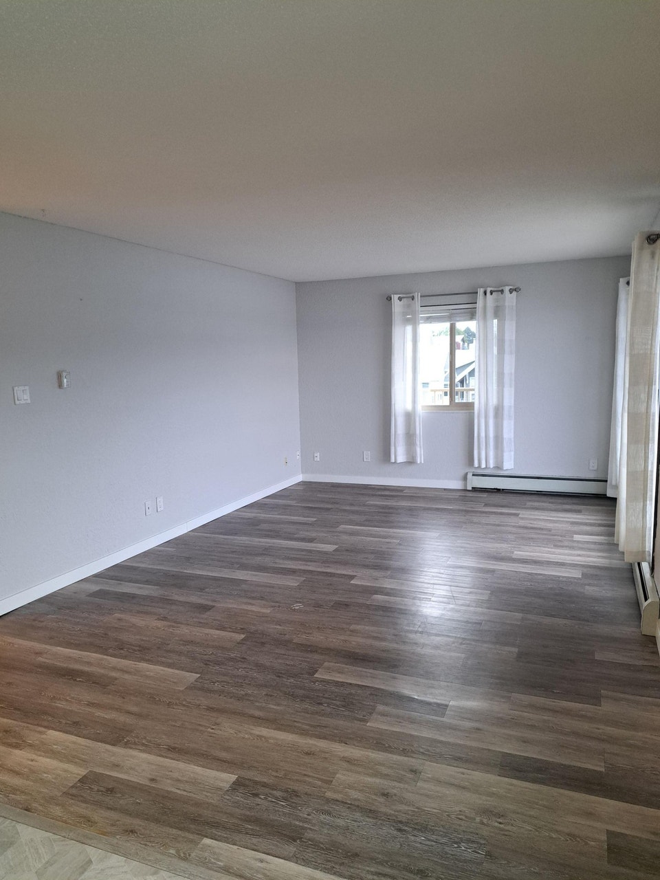 3 Bedroom Apartment for Rent - 450 Stewart AvenueUnit 314 3