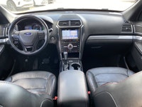 CLEAN CARFAX, Heated and Cooled Front Seats, PANORAMIC SUNROOF, Ambient Lighting, Front and Rear Par... (image 9)