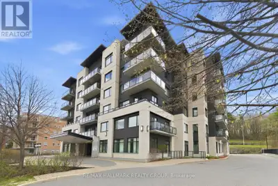Spacious executive 1 bedroom condo in sought after Celestia building centrally located in Orleans fe...