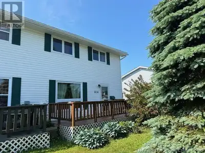 Great starter home in family friendly neighborhood . Well cared for 3 bedroom townhouse, main floor...