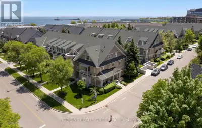 Gracious & expansive, 3000sf + finished basement, corner end unit on prestigious St Lawrence Drive j...