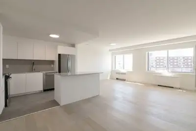 fully renovated 2-bed unit for rent, July 1,Westmount - ID 3290