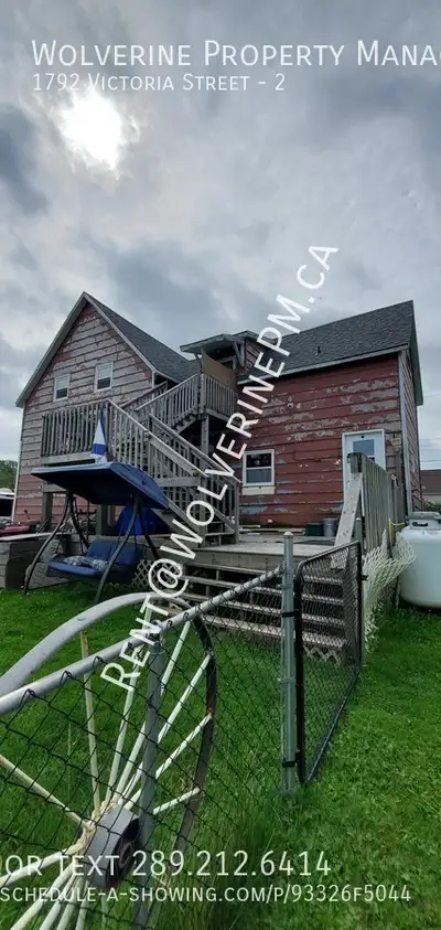 Duplex A block from Town hall, close to a large park This two-unit house is located on the edge of W...
