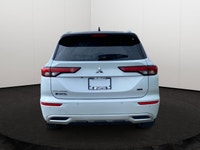 This Mitsubishi Outlander has a powerful Regular Unleaded I-4 2.5 L/152 engine powering this Variabl... (image 4)