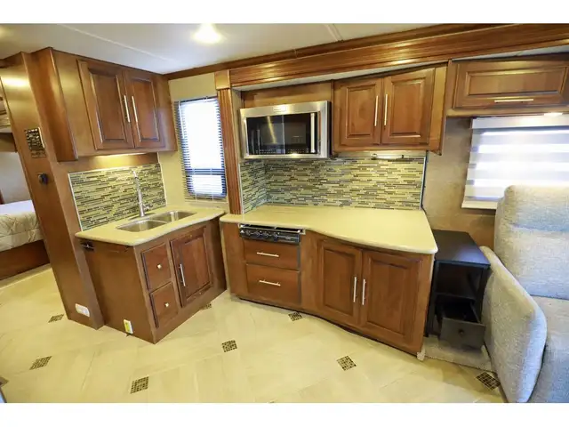 2015 Coachmen Encounter Classe A VR / RV FULL PAINT 3 Extensions in RVs & Motorhomes in Laval / North Shore - Image 10