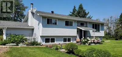 This immaculate kept property offers something for everyone. Featuring a spectacular metal clad (ins...