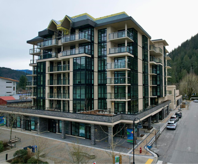 411 120 ESPLANADE AVENUE Harrison Hot Springs, British Columbia in Condos for Sale in Chilliwack - Image 2