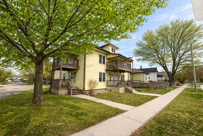 Make your move with Mutual today! Cozy and convenient, this charming multi-unit house in Sarnia offe...