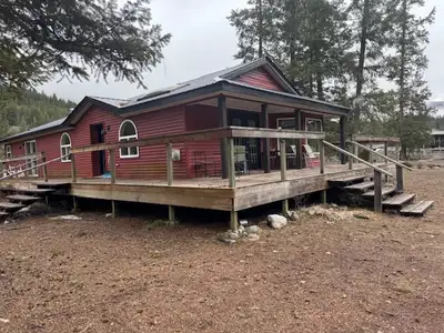 MODULAR HOME TO BE MOVED, PRICE INCLUDES DELIVERY AND SETUP WITHIN REASON.WILL NOT REPLY TO "IS THIS...