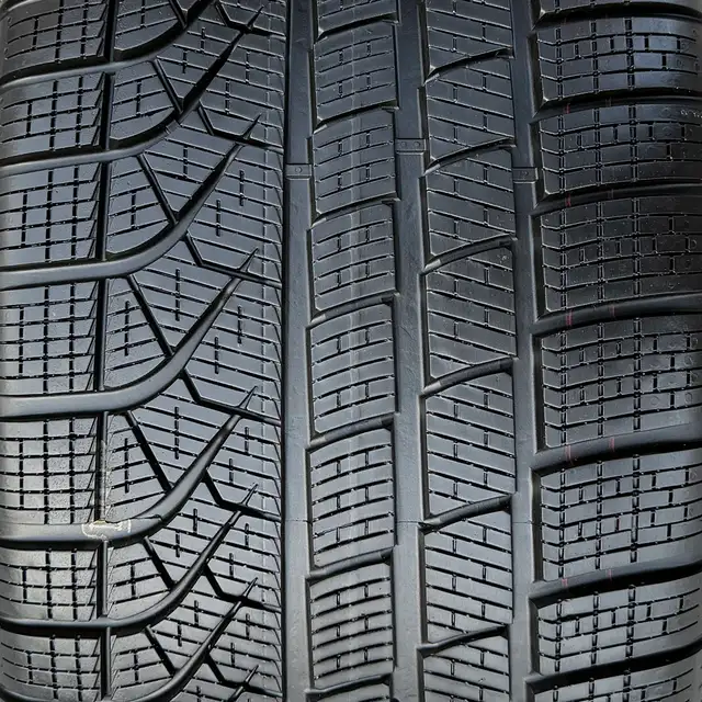 (99%) 4x MB E-Class E350 | E450 19" OEM Winter Wheels Package in Tires & Rims in City of Toronto - Image 11