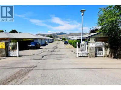 Welcome to popular Skyway Village! Wonderful gated community offering clubhouse, exercise room, game...