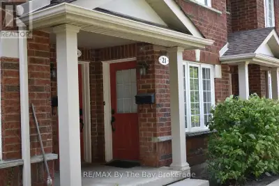 This well maintained 1120 sq ft. 2 bedroom condominium is the perfect fit for young professionals or...