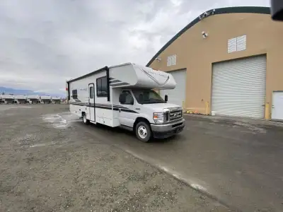 We are looking for good pre owned Rv's to buy or consign!! Coachmen Freelander Class C gas motorhome...