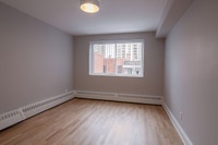 Renovated Akelius two bedroom apartment for rent. Located near Drummond and Sherbrooke in the Downto... (image 8)