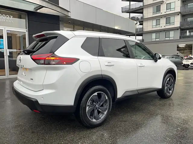 2025 Nissan Rogue AWD SV Moonroof in Cars & Trucks in Delta/Surrey/Langley - Image 8