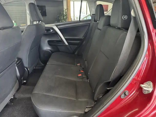 2018 Toyota RAV4 AWD XLE in Cars & Trucks in Longueuil / South Shore - Image 15