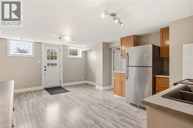 1371 10TH CONCESSION Road W Puslinch, Ontario in Houses for Sale in Guelph - Image 32