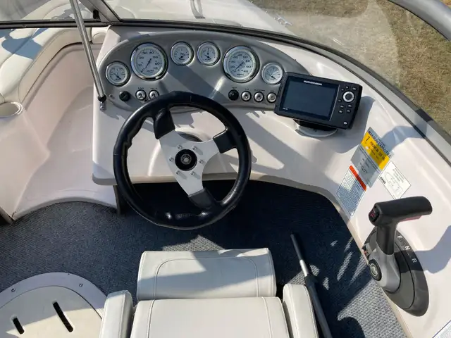 2007 Tahoe Q4, Mercruiser 4.3L and Trailer in Powerboats & Motorboats in Oshawa / Durham Region - Image 9