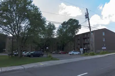 Bien lire: Libre pour le 1er AVRIL uniquement À la recherche de locataires propres, respectueux des...