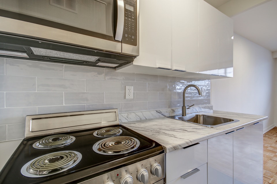 Bachelor Apartment for Rent - 1833 Bayview Ave. 2