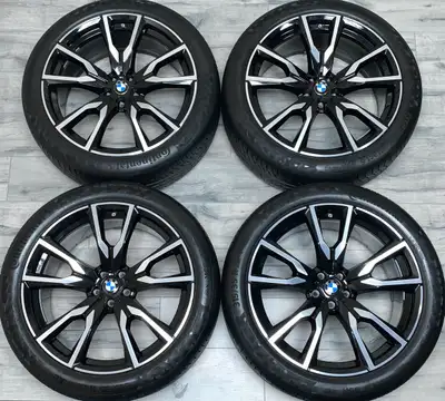 Selling a beautiful set of *Like Brand New* original BMW X7 G07 22" Style 755M Staggered Two-Tone Gl...