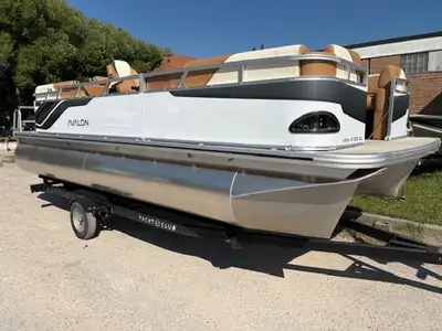 COMES WITH NEW MERCURY 90ELPT CT 4S AND YACHTCLUB TRAILER, PLATINUM EDITION PACKAGE - SPORT LOW BACK...