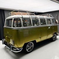 Check out this gorgeous 1975 Volkswagen Microbus Deluxe Samba 23 Window conversion. This beautiful b... (image 6)