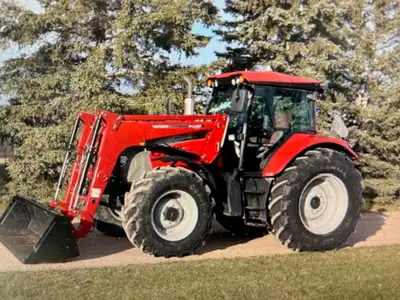 IMMACULATE! ONE OWNER! ALWAYS SHEDDED! Cab, Heat, Air Conditioner, Air Ride Seat, Differential Lock,...