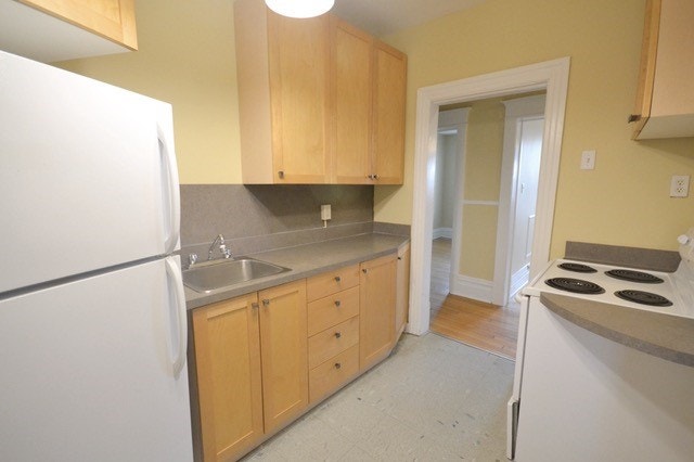 2bdrm Character $1299w/bonus! 5