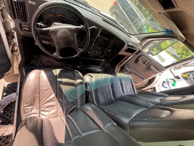 2006 GMC C7500 24' Truck in Cars & Trucks in Hamilton - Image 8