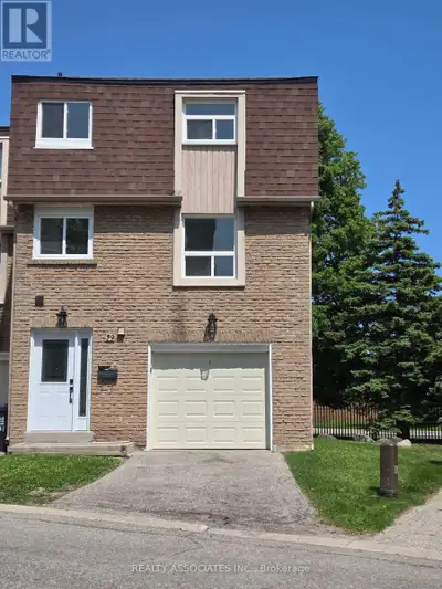 39 - 2 STONEHILL COURT Toronto (L'Amoreaux), Ontario