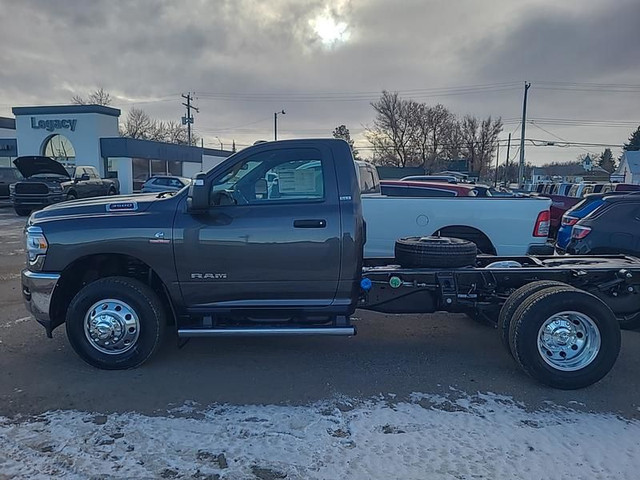 2024 Ram 3500HD Chassis Cab SLT in Cars & Trucks in Lethbridge - Image 2