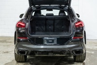 Francais: * Attelage de remorque * Longerons de toit noir très lustrées * Garniture de fenêtre noir... (image 6)